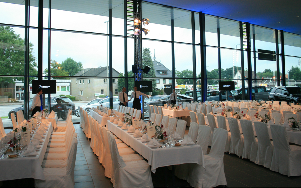 Elegante Tischdekoration für Firmenjubiläum